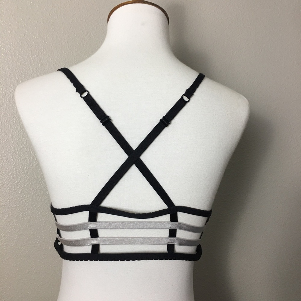 🚨FINAL PRICE DROP🚨Lululemon Strappy Caged Bra Striped - Picture 2 of 6